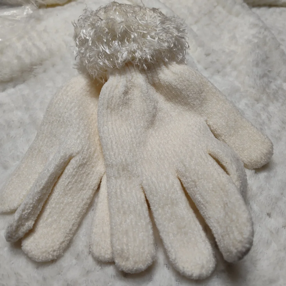 Dillard's Ivory Chenille Gloves with Faux Fur Cuff